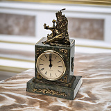 Часы настольные в подарок